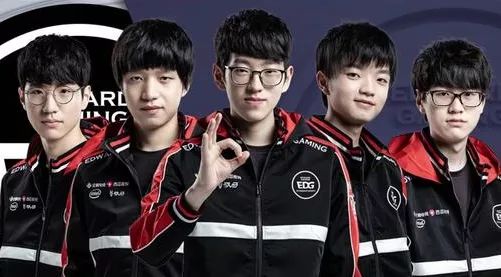 的形象使她 的形象使她