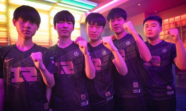 他经常在比 他经常在比